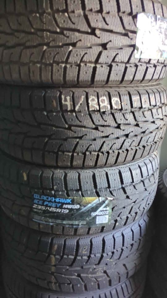 BLACKHAWK HW06 235/45R19