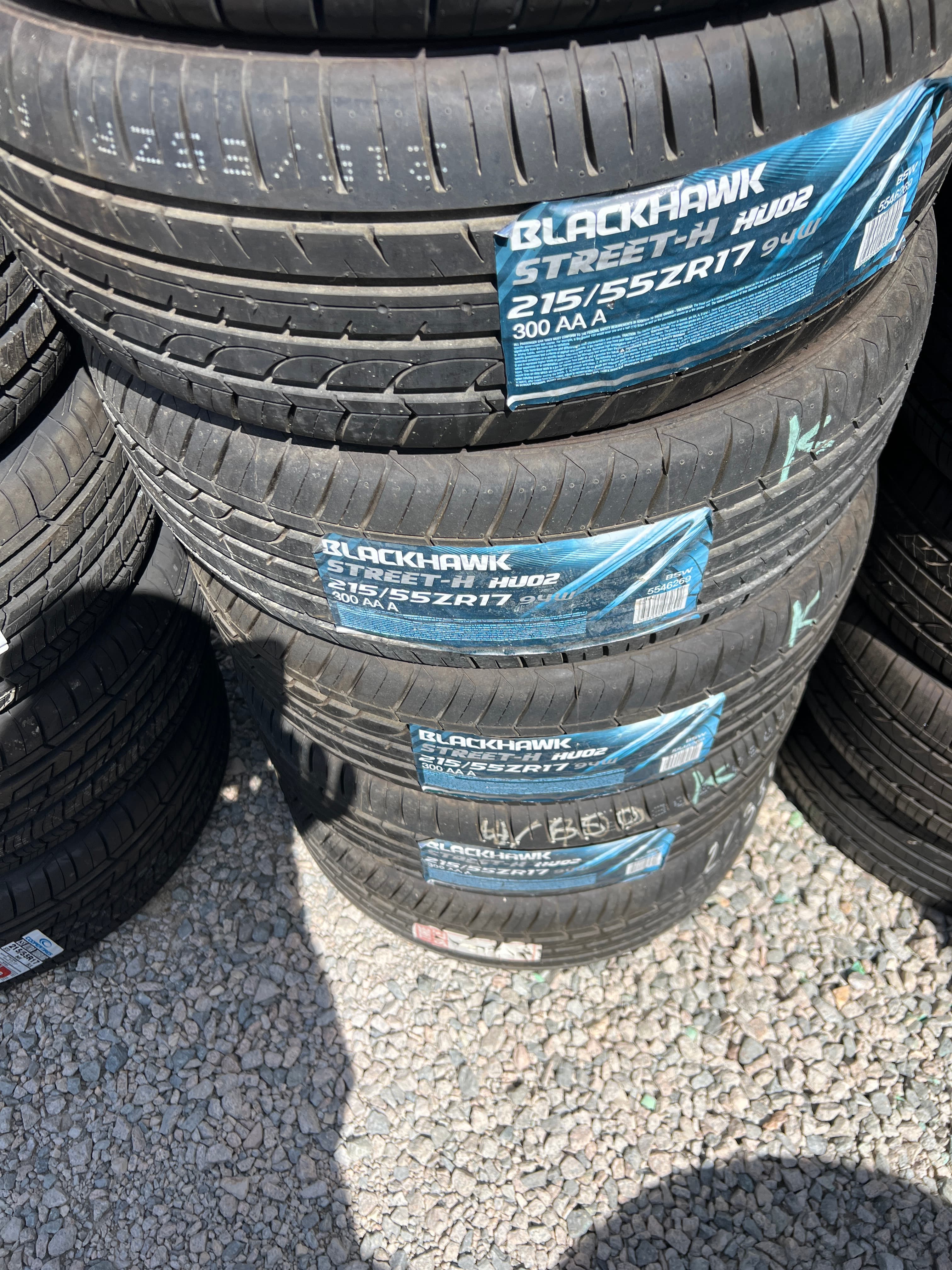 BLACKHAWK HU02 215/55R17