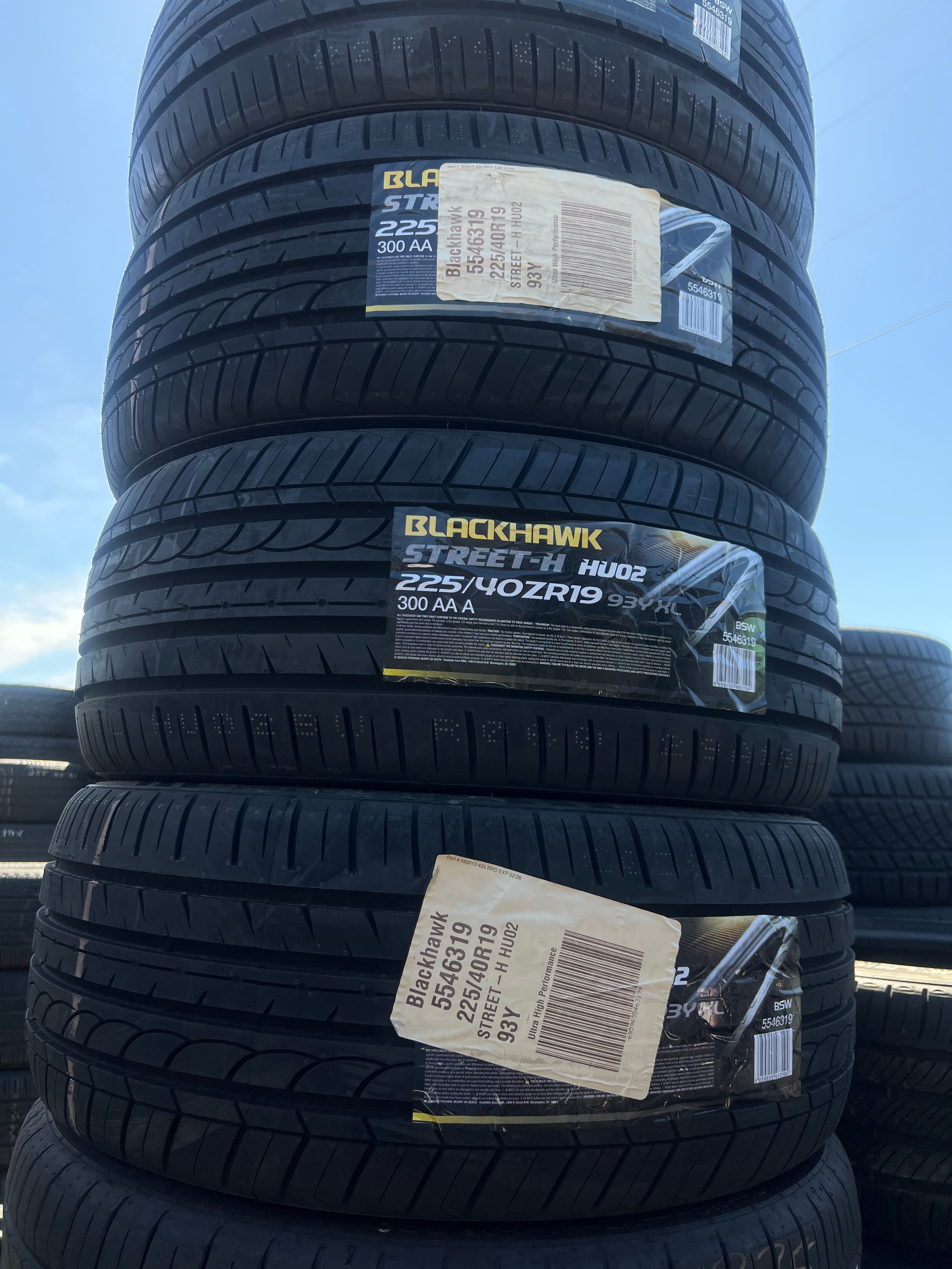 BLACKHAWK HU02 225/40R19