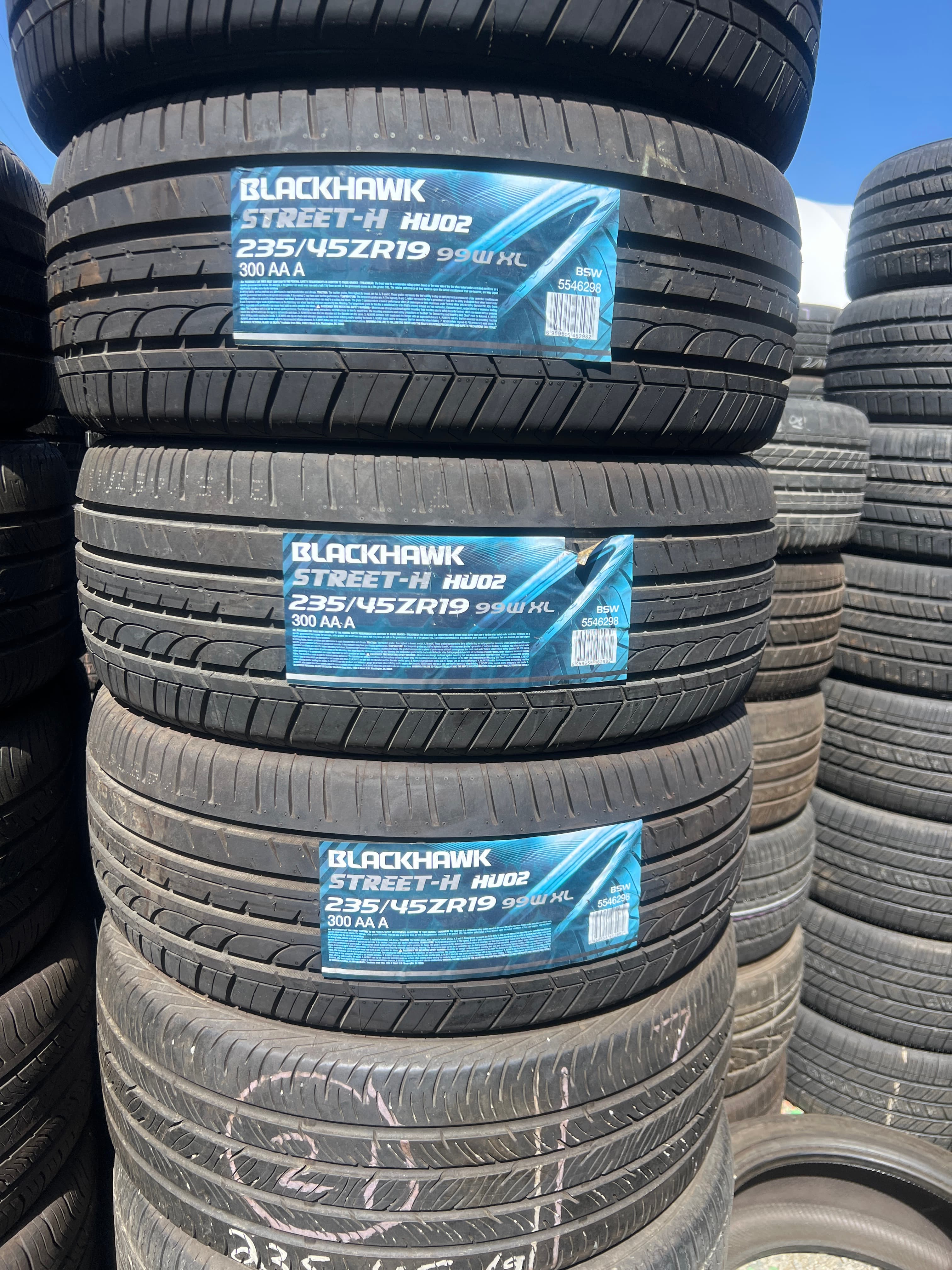 BLACKHAWK HU02 235/45R19