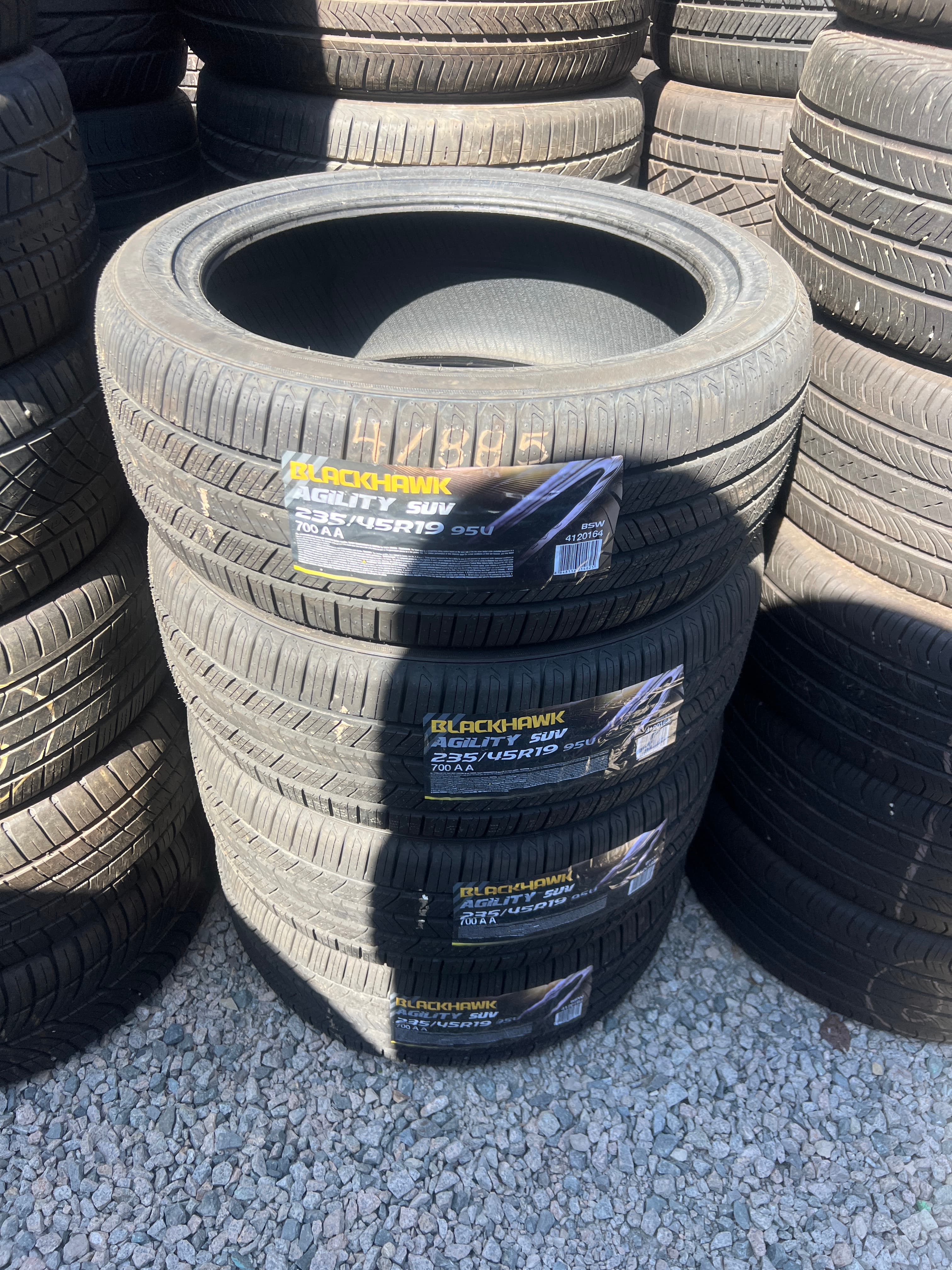 BLACKHAWK AGILITY 235/45R19