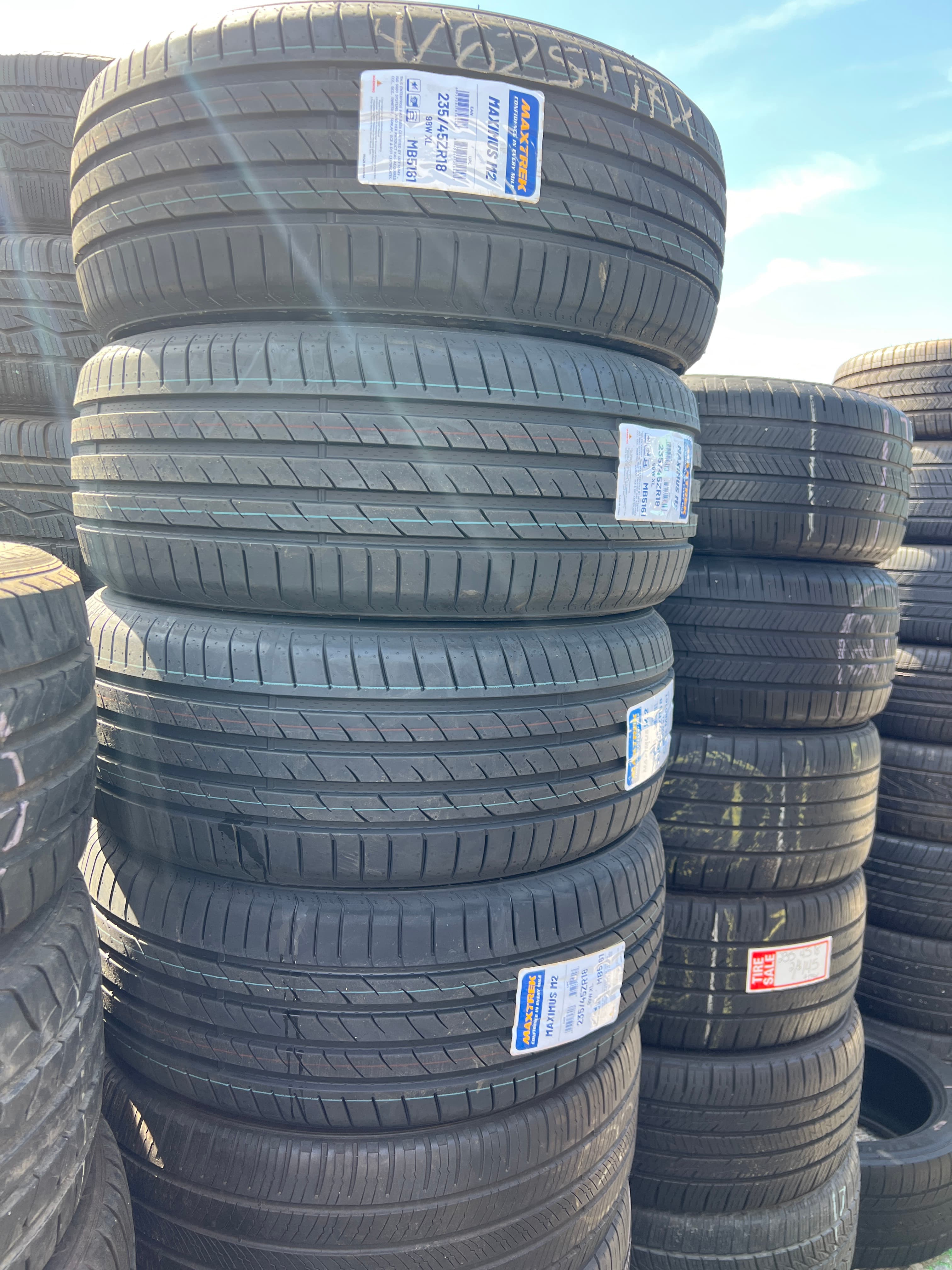 MAXTREK M2 235/45R18