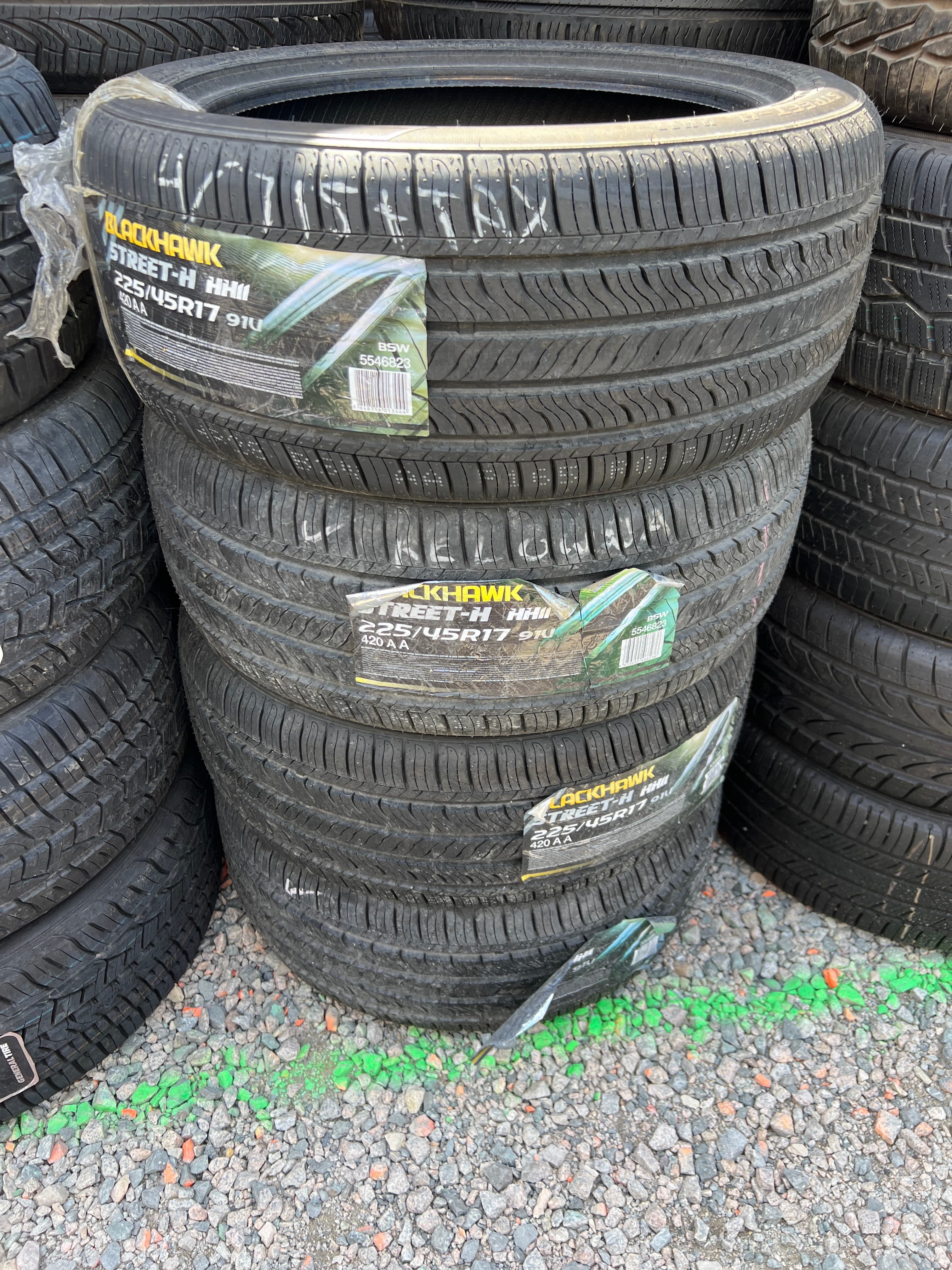 BLACKHAWK HH11 225/45R17